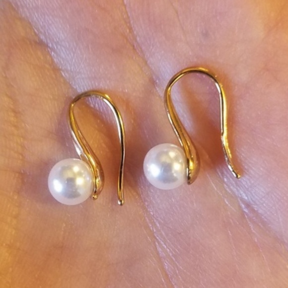 Jewelry - NWOT Stunning Pearl Drop Earrings